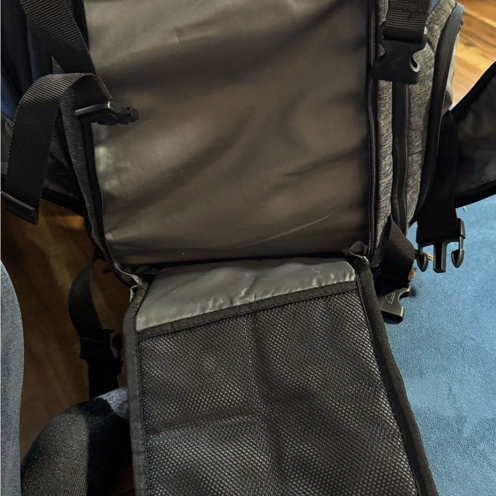 Quicksilver multi pocket backpack - Picture 9 of 10
